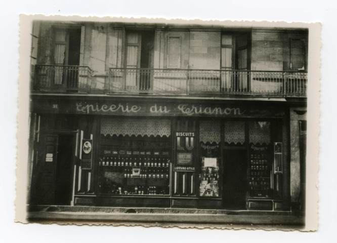 Epicerie du Trianon au 21 rue Charles-Brunelière : vue sur la façade.