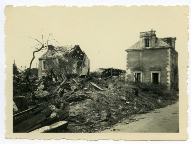 [ Maisons en ruines ]. - Saint-Nazaire, [vers 1943]