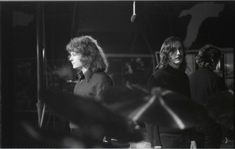 Album de vues diverses lors de débats, sur la ville et sur des expériences théâtrales dans le cadre de la MJEP