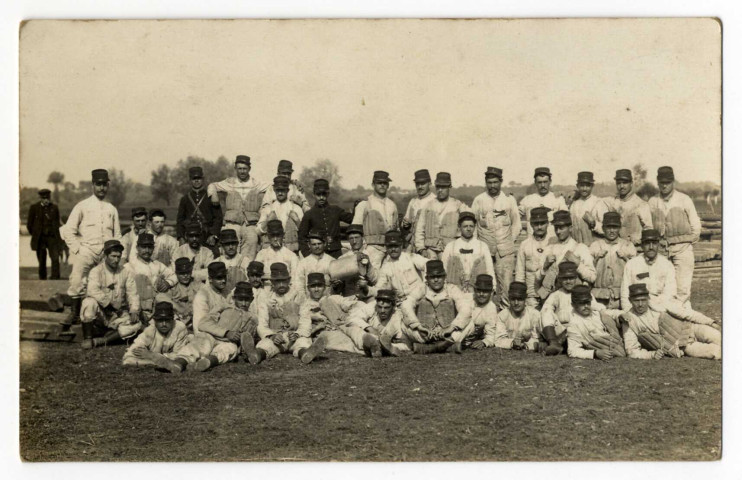 Groupe de 44 soldats