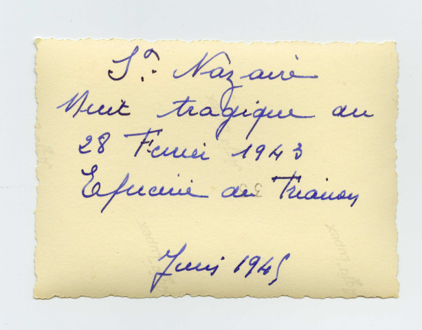 Simone Toussaint dans les ruines de l'épicerie du Trianon 21 rue Charles-Brunelière détruite par les bombardements du 28 février 1943 (d'après note au dos de la photographie).