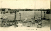Saint-Nazaire. - Le Pont Roulant et vue générale des Bassins (N°132)