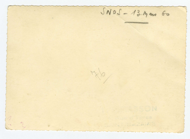 SNOS (Saint-Nazaire athlétisme), spectacle des jeunes gymnastes sur la scène du gymnase de l'école Léon-Gambetta.