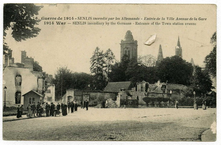 Guerre de 1914 - SENLIS incendiée par les Allemands : Entrée de la Ville Avenue de la Gare. 1914 War - SENLIS incendiary by the Germans : Entrance of the Town station avenue (N°16)