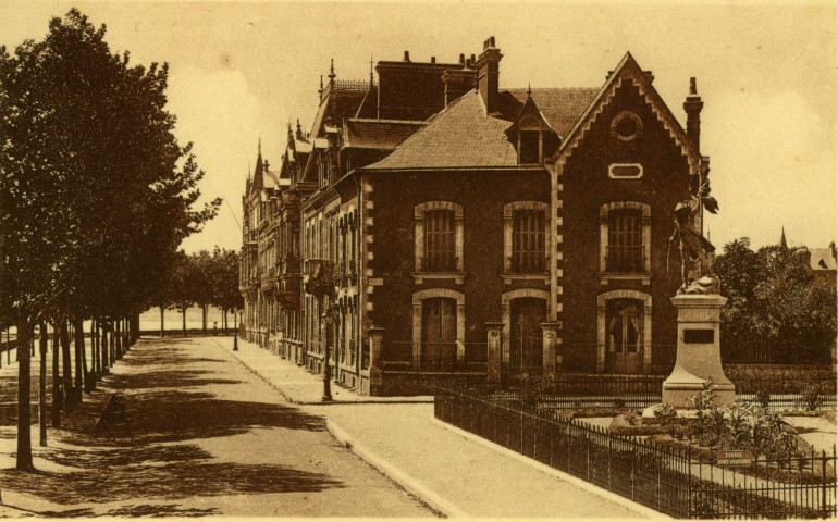 Saint-Nazaire.- Le boulevard et le square Duquaire.- Paris / LL., [vers 1900-1920]