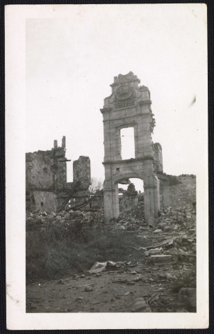 Bombardements, dégâts : collège de jeunes filles en ruines rue Villès-Martin.