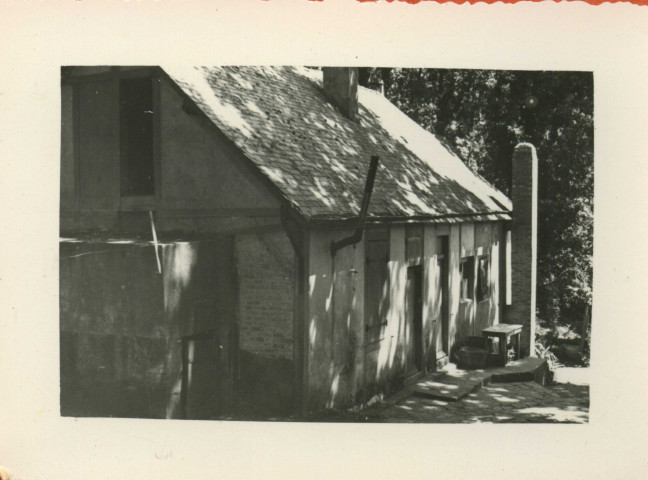 Bâtiment n°6 : Façade Ouest [prise de l'angle de la maison].- [Saint-Nazaire], [vers 1950].