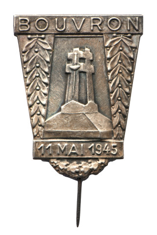 Reddition allemande à Bouvron en 1945 : épingle commémorative