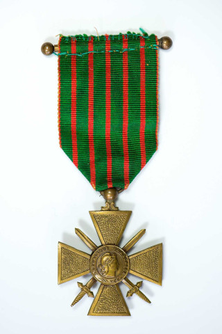 Croix de guerre 1914-1918 remise au soldat Emile Postec