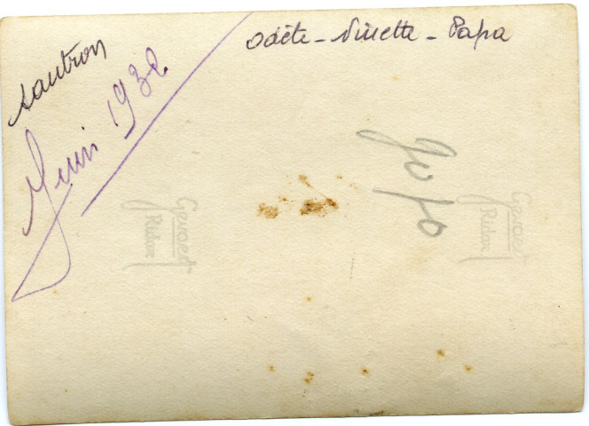 La famille Hiou à la pêche sur la plage de Sautron avec une épuisette