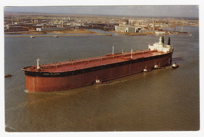 "Pierre Guillaumat" Pétrolier géant, un des 4 super-pétroliers construits à Saint-Nazaire : carte postale (clichés des Chantiers de l'Atlantique)