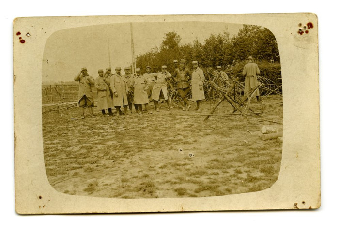 Photo-carte représentant son groupe de soldats du 65ème régiment d'infanterie, adressée par Joseph Camille Foucaud à Marie.