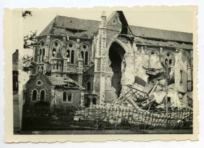 [ L'église de Saint-Nazaire en ruine ]. - Saint-Nazaire, [vers 1943]