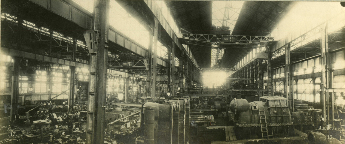 Vue panoramique de l'atelier des machines du chantier de Penhoët / Chambre de Commerce de Saint-Nazaire.- [Saint-Nazaire], [1917].