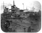 [Guerre 1914-1918] Départ du cuirassé " Lorraine » le 4 février 1916 [ : le navire dans l'écluse] / Louis Péneau