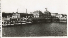 Vues de la ville autour des années 1925 à 1940 : la plage, les bassins, l'entrée des bassins, la vieille entrée, le vieux Saint-Nazaire, le monument américain, le boulevard de l'Océan, le monument aux Morts 1914-1918, la place Carnot.