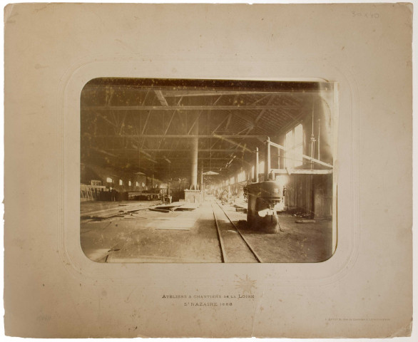 Ateliers et chantiers de la Loire St Nazaire 1888 [vue intérieure des ateliers] / J. David.- Saint-Nazaire, 1888.