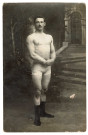 Carte postale de Louis Lefort en tenue de gymnaste, de l'Avant-Garde (recto-verso)