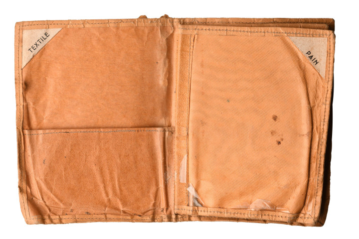 Porte-cartes servant à ranger les tickets de rationnement.