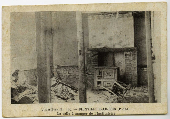 BIENVILLERS-AU-BOIS (P.-d-C.) : La salle à manger de l'Institutrice (N° 255)