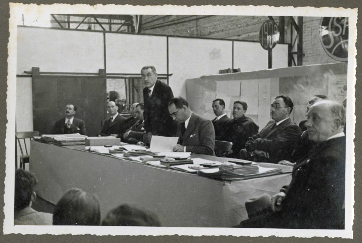 Album photographique de l'entreprise SAF et de son congrès national : Elie Joseph apparait sur les clichés numéros 5, 7, 17, 18, 20, 21 et 22 ; 21 photographies noir et blanc.