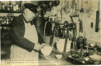 La Guerre Européenne 1914 - M. Turpin dans son Laboratoire. Mr Turpin in his Laboratory (N°32)