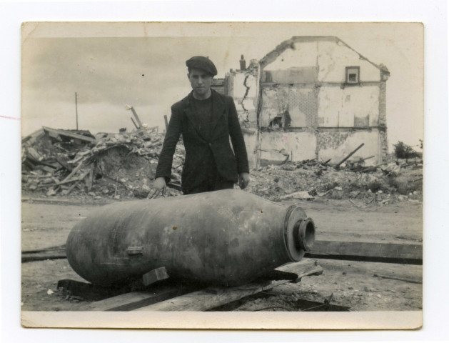 [Vue d'une d'une bombe]. - [Saint-Nazaire], [vers 1944-1945]