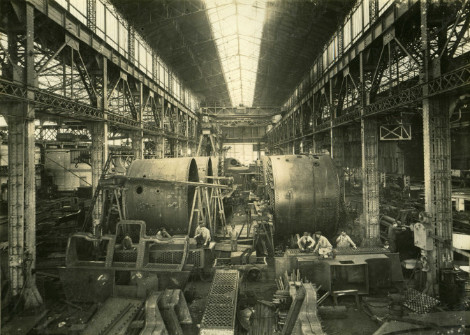 Chantier de Penhoët : vue intérieure de l'atelier de chaudronnerie / Chambre de Commerce de Saint-Nazaire.- [Saint-Nazaire], [1917].