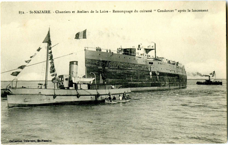 Saint-Nazaire. - Chantiers et Ateliers de la Loire - Remorquage du cuirassé "Condorcet" après le lancement (N°872)