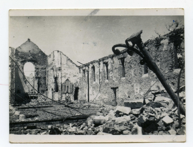 Eglise Saint-Gohard. - [Saint-Nazaire], [vers 1944-1945]