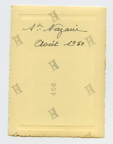 Paquebot "Liberté" en mer au large de Saint-Nazaire [au cours d'essais en mer ou de son départ pour Le Havre]. Au premier plan des pêcheries à Saint-Nazaire.