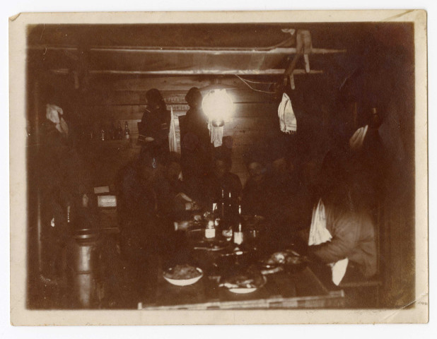 Cliché, pris avec flash (du dîner du soir de Noël) dans le wagon restaurant