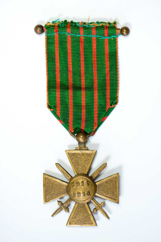 Croix de guerre 1914-1918 remise au soldat Emile Postec
