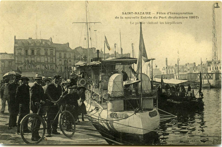Saint-Nazaire. - Fêtes d'Inauguration de la nouvelle Entrée du Port (Septembre 1907) - Le Public visitant les torpilleurs