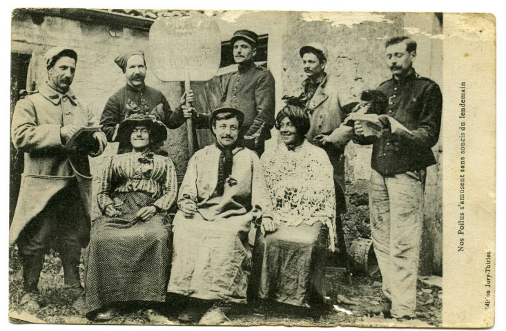 Nos poilus s'amusent sans souci du lendemain.