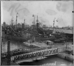 [Guerre 1914-1918]. - [Navires américains à quai dans les bassins de Saint-Nazaire] / Louis Péneau