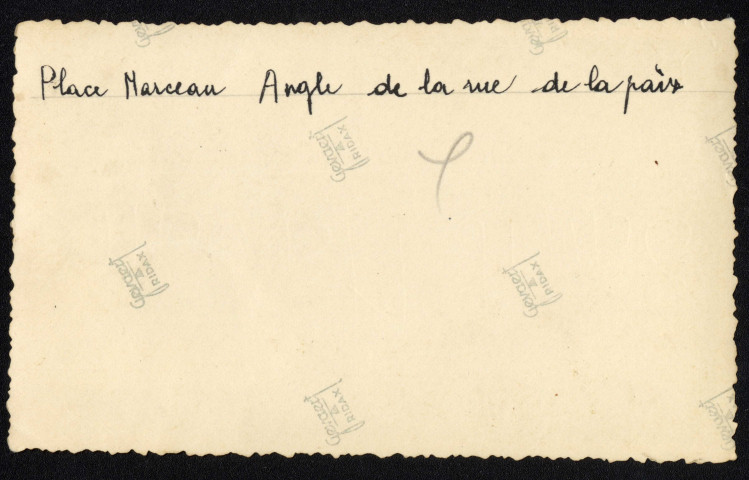 Place Marceau, angle de la rue de la Paix