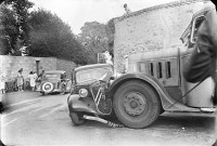 [Accident entre une voiture et un camion] (1920-1938)