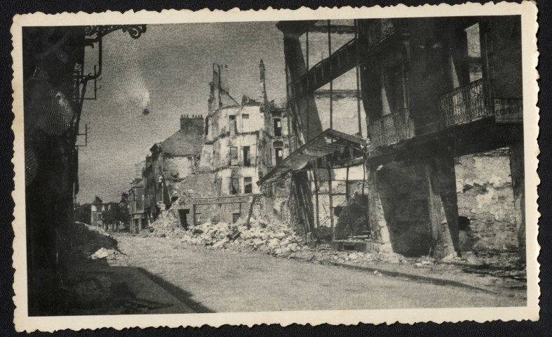 Rue du Prieuré (vers la place Marceau), au 1er plan Terrion ainé