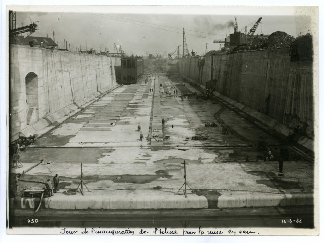 Jour de l'inauguration de l'écluse pour la mise en eau, 16 juin 1932.