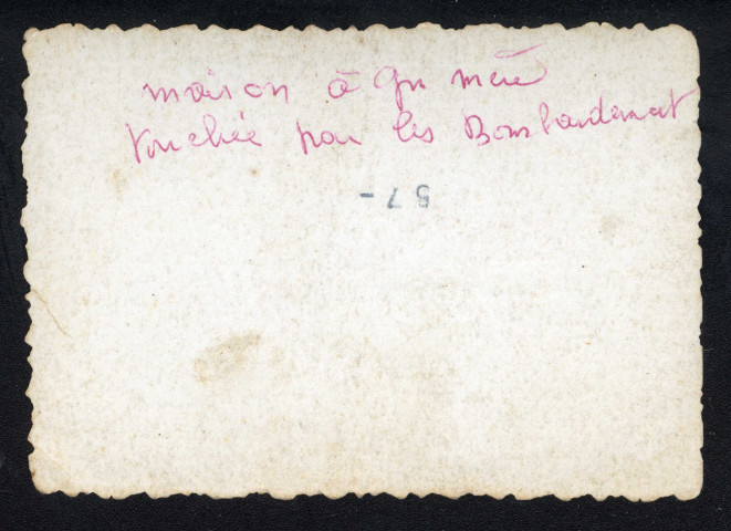 Maison Ker Georges bombardée rue de la Berthauderie à Saint-Nazaire : photographie noir et blanc.