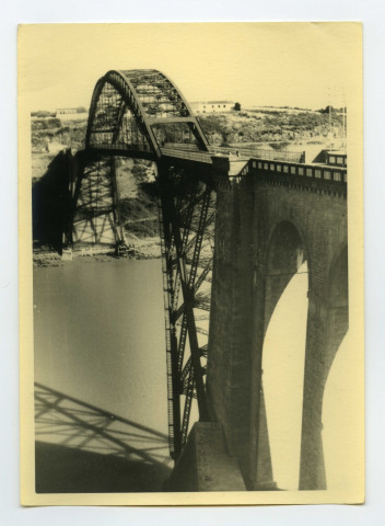 Vue du pont de la Roche-Bernard