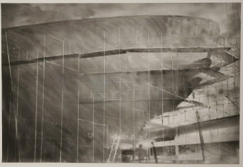 © Nidhal Chamekh, Rise and fall, poudre de graphite sur papier, 2021 - Cliché Archives de Saint-Nazaire