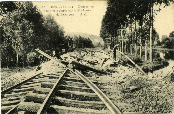 GUERRE de 1914 - Destruction d'une voie ferrée sur le Nord près de Pecquigny (N°97)