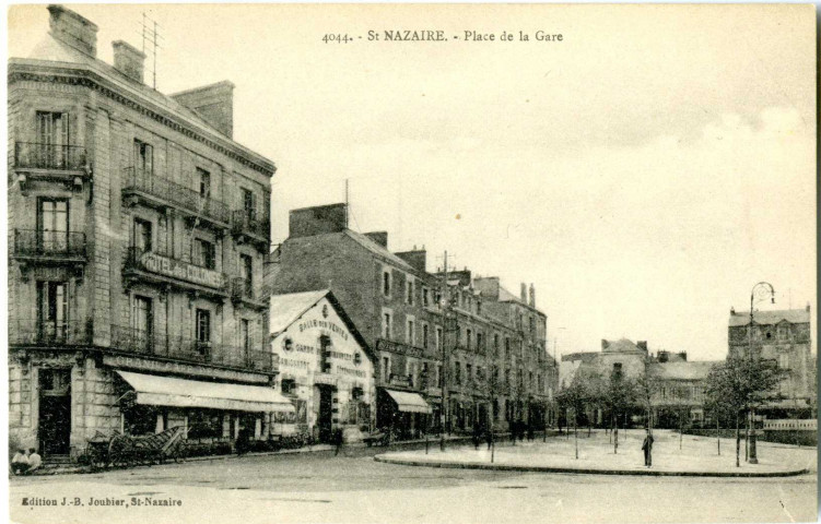 Saint-Nazaire. - Place de la Gare (N°4044)