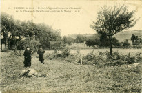 Prêtres bénissant les Morts Allemands sur le Champ de Bataille aux environs de Meaux.