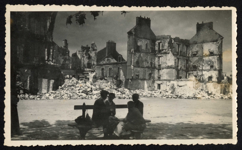 Place Marceau, angle de la rue de la Paix