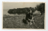 Raymond Olivieri et la chienne de guerre Sultane, mars 1945