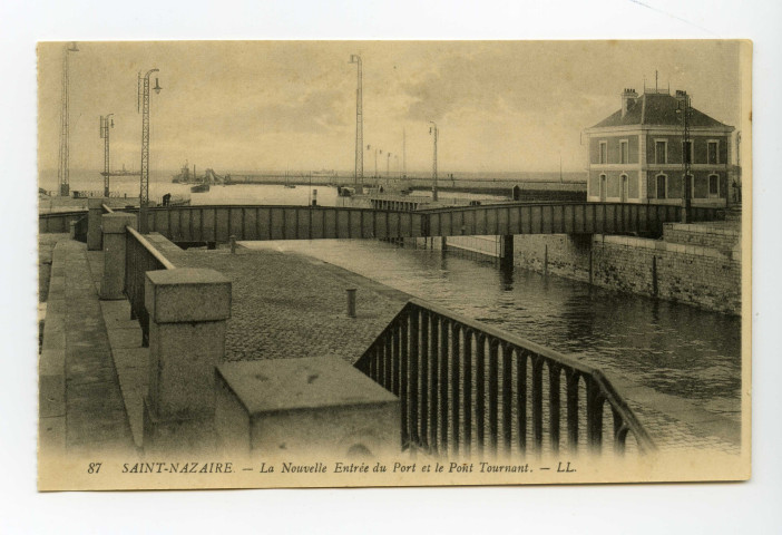 Saint-Nazaire, la nouvelle entrée du port et le pont tournant