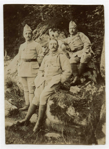 [Marcel Hauton (à gauche) posant avec deux autres soldats]. - [s.l.], 13 août 1918